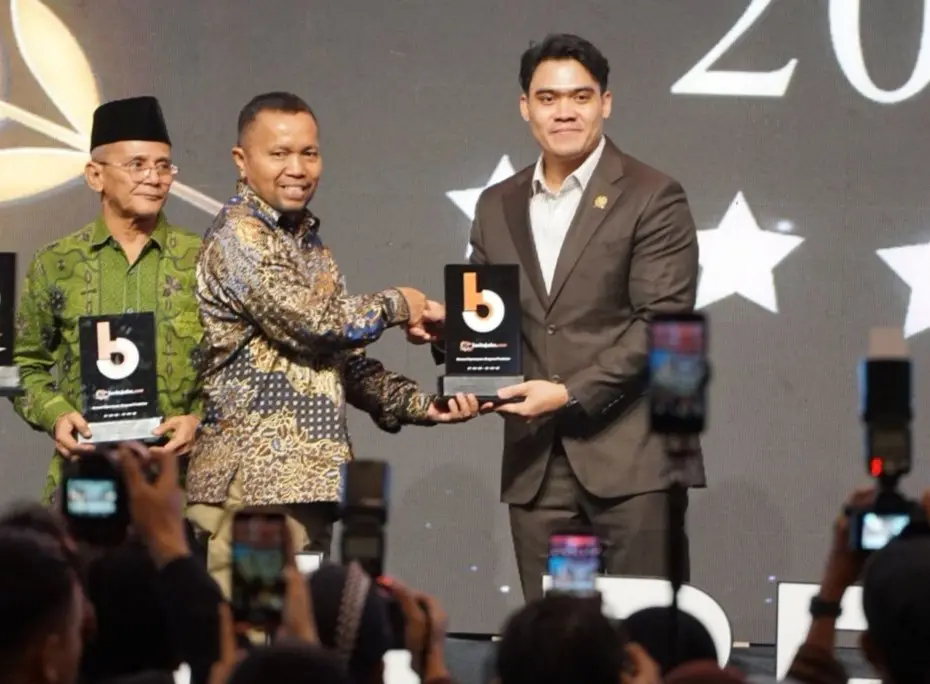 Ketua Gerindra Surabaya terima penghargaan