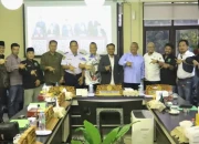 Komisi A bersama PJS dan Instiusi terkait dan OPD sesuai hearing pada Selasa (21/04). Foto: Hadi/cakrawalanews.co