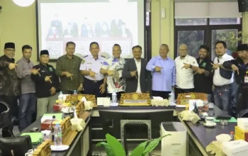 Komisi A bersama PJS dan Instiusi terkait dan OPD sesuai hearing pada Selasa (21/04). Foto: Hadi/cakrawalanews.co