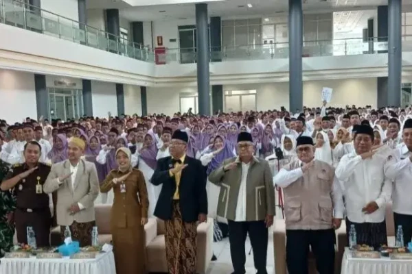 Bekali Sambal Pecel dan Tumpang, Pemkab Kediri Lepas 1.205 Jemaah Calon Haji