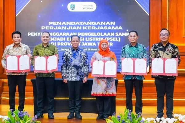 Sinergi, Wali Kota Eri Cahyadi dan Gubernur Jatim Teken Kerja Sama Pengolahan Sampah Jadi Listrik