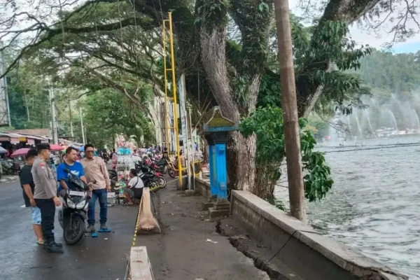 Polisi dan BPBD Gerak Cepat Tangani Talud Ambles di Telaga Ngebel