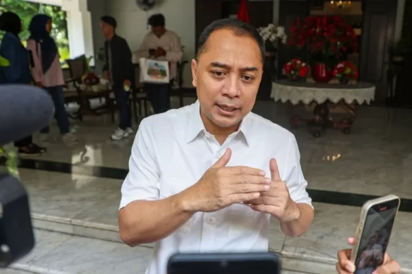 Wujudkan Surabaya Kota Jasa, Eri Cahyadi Tekankan Transparansi Layanan Melalui Digitalisasi