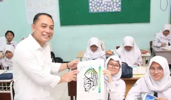 Pemkot Surabaya Terbitkan SE Pembatasan Gawai untuk Lindungi Anak di Dunia Digital