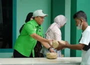 PKB Jatim Salurkan Seribu Lebih Hewan Kurban, dan 100 Ribu Paket Daging Dibagikan untuk Masyarakat
