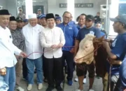 Masyarakat Tidak Perlu Antri,  Demokrat Jatim Bagikan Daging Kurban Melalui Door to Door