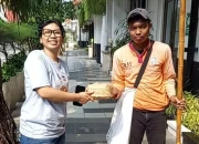 Momentum Idul Adha 1447 H, Forwan Surabaya Bagikan 500 Paket Daging Kurban untuk Loper Koran Hingga Penyapu Jalan