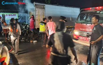Kebakaran Truk Box J&T Cargo di Adiwerna Tegal