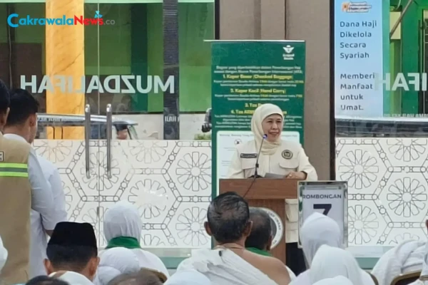 Khofifah Tutup Pemberangkatan Haji Surabaya, Imigrasi Pastikan Layanan Berjalan Tertib