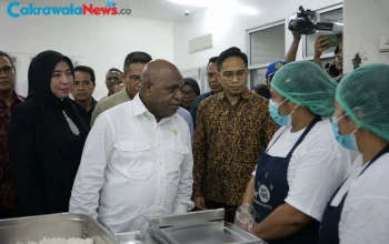 Menteri HAM Natalius Pigai Sidak Dapur Program MBG di Surabaya