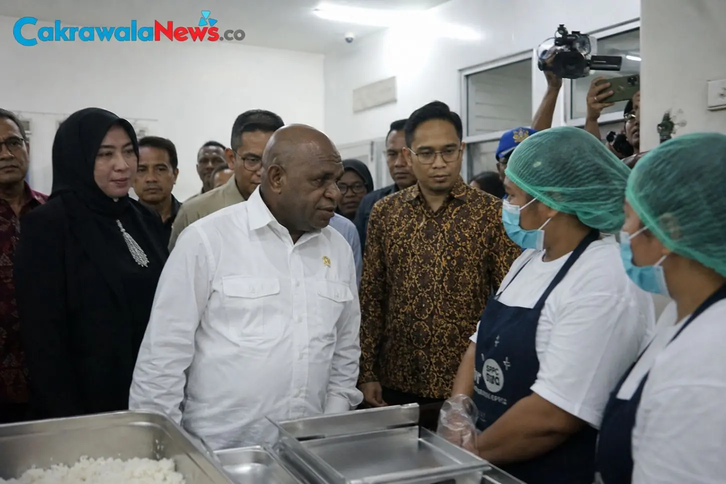 Menteri HAM Natalius Pigai Sidak Dapur Program MBG di Surabaya