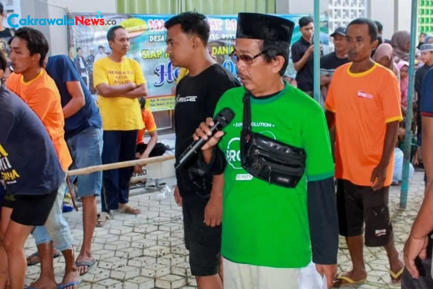 Panitia Masjid Jami Al-Hikmah Saat Penyembelihan Hewan Kurban Iduladha 1447 H di Kepandean Tegal