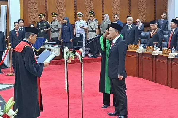 DPRD Surabaya Ganti Pimpinan, Saifudin Zuhri Kini Pegang Palu Ketua Gantikan Almarhum Adi Sutarwijono