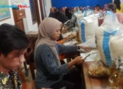 penyaluran-bantuan-beras-dan-minyak-goreng-desa-kepandean-dukuhturi-tegal-mei-2026