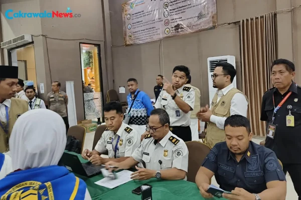 Judul: 43.998 Jemaah Haji Diberangkatkan, Imigrasi Surabaya Tegaskan Komitmen Pelayanan Publik