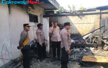 Polsek Dukuhturi Bersama Pamapta Sigap Tangani Kebakaran Gudang di Permukiman Warga