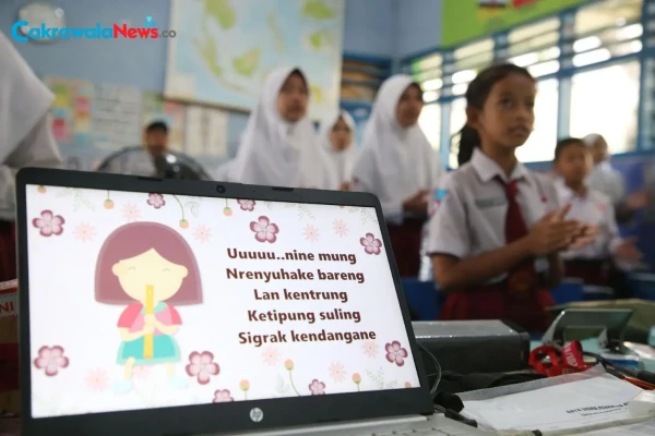 Surabaya Raih Penghargaan Nasional Revitalisasi Bahasa Daerah, Program “Kemis Mlipis” Curi Perhatian