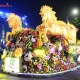 Ribuan Warga Tumpah Ruah Saksikan Surabaya Vaganza Festival of Lights