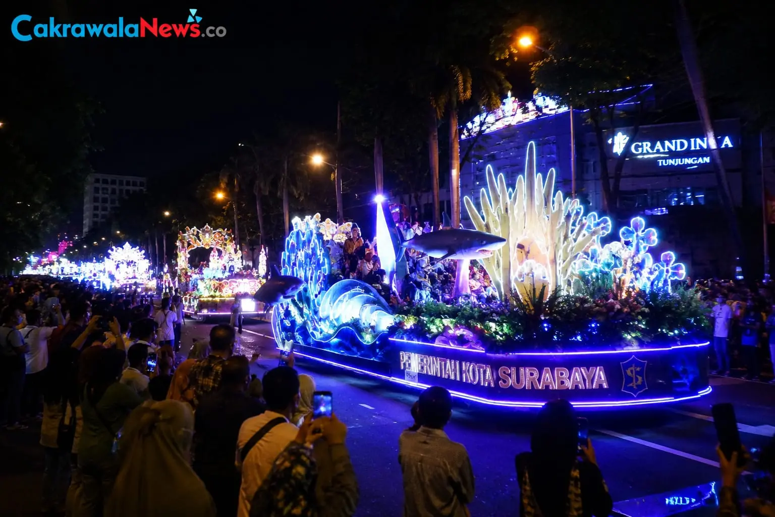Surabaya Vaganza 2026 Hadirkan Parade Cahaya Malam Pertama di Kota Pahlawan