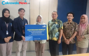 TASPEN Surabaya Serahkan Manfaat Jaminan Kecelakaan Kerja dan Beasiswa, Wujud Perlindungan Negara bagi Keluarga ASN