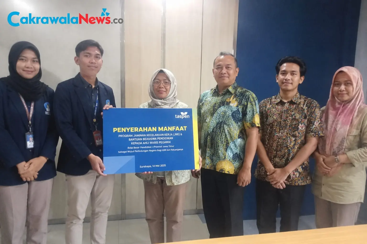 TASPEN Surabaya Serahkan Manfaat JKK dan Beasiswa untuk Ahli Waris ASN