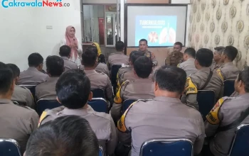 Bhabinkamtibmas Polres Tegal Kota Jalani Skrining TBC dan Cek Kesehatan Sebelum Bertugas Melakukan Tracing di Masyarakat