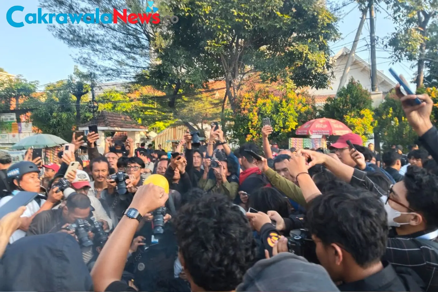 Demo Damai Mahasiswa Jawa Timur di Gedung Grahadi Soroti Program MBG dan Kebijakan Publik Pemerinta