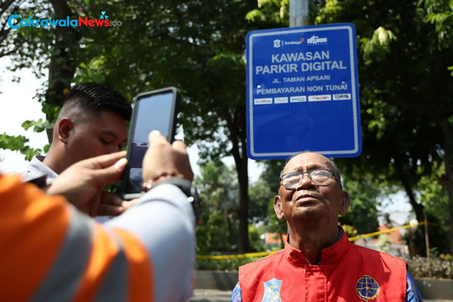 Dishub Surabaya Pasang Foto Juru Parkir di Rambu Digital untuk Tingkatkan Transparansi dan Pengawasan