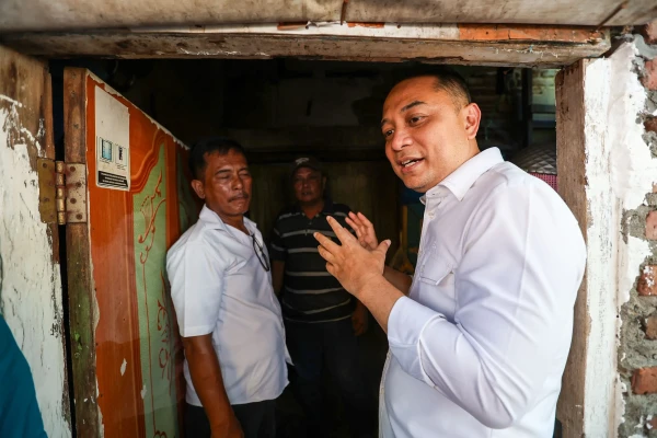 Dok. Wali Kota Eri Cahyadi tinjau kondisi rumah penerima Program Rutilahu (1).jpg