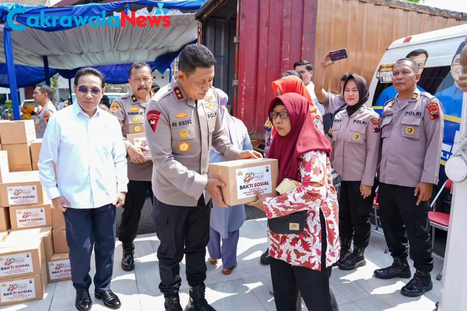 Kapolda Jateng Tinjau Bakti Kesehatan Gratis Hari Bhayangkara Ke 80 di Kota Tegal