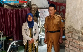 Kepala Desa Kepandean Wastejo Meninjau Rumah Tidak Layak Huni Milik Hadi Wibowo