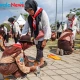 Pelajar Surabaya Ikuti Aksi Basuh Kaki Orang Tua Secara Massal