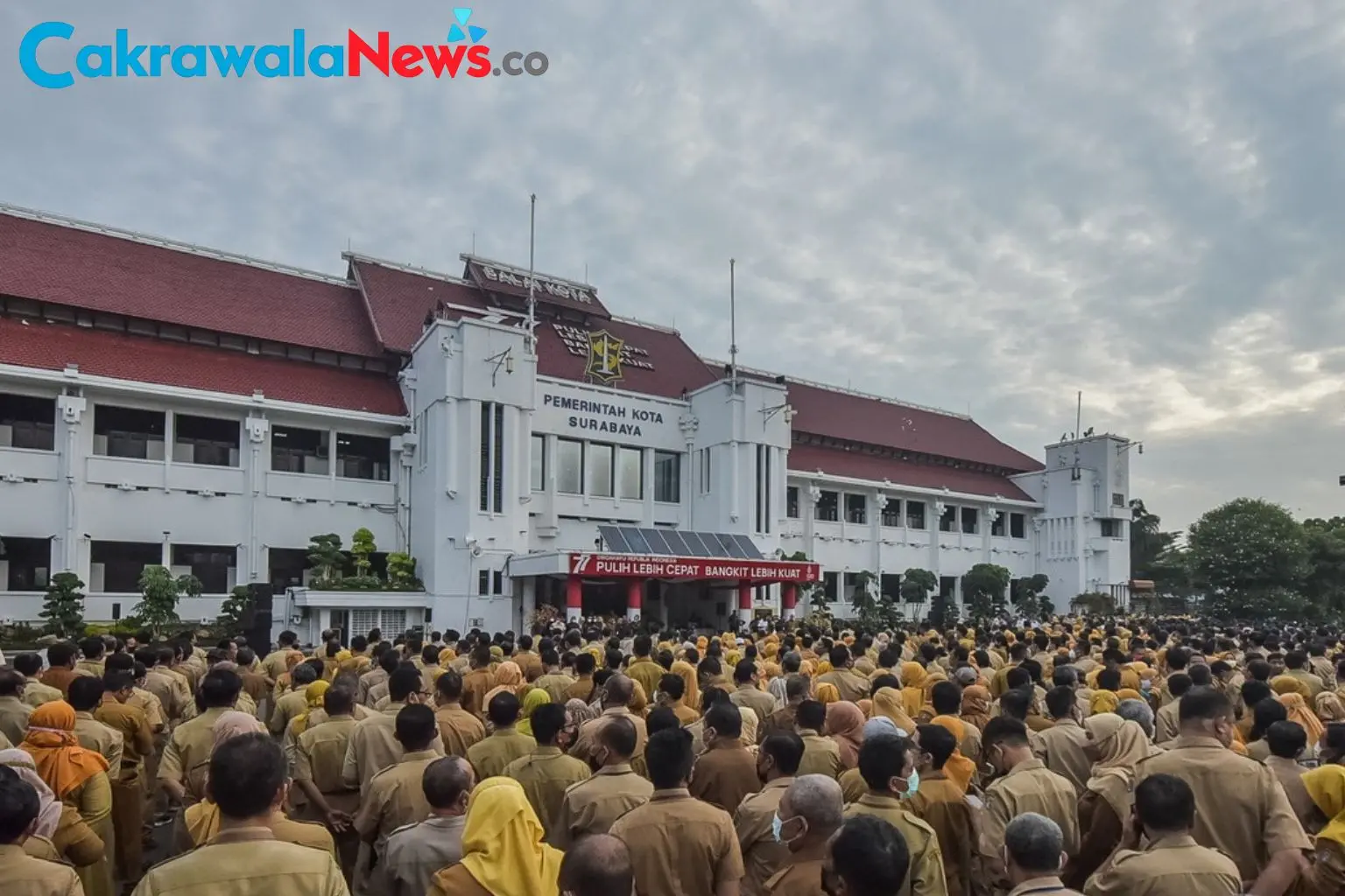 Pemkot Surabaya Cairkan Gaji Ke 13 dan TPP 100 Persen untuk ASN Berkat Kenaikan PAD