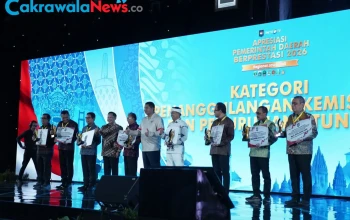 Sukses Tekan Kemiskinan dan Stunting, Pemkot Surabaya Borong Dua Penghargaan Kemendagri