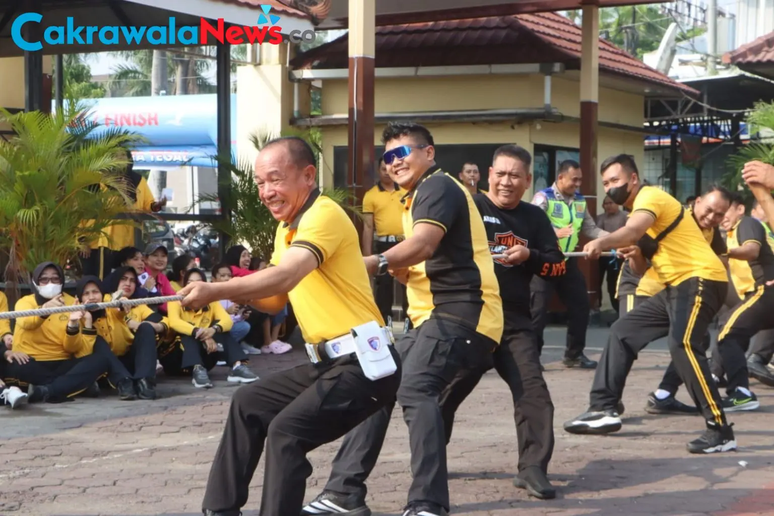 Polres Tegal Kota Gelar Olahraga Bersama Sambut Hari Bhayangkara Ke 80