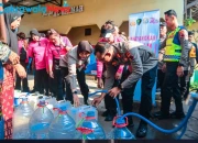 Polres Tegal Kota Salurkan Bantuan Air Bersih Kepada Warga Kelurahan Panggung Hari Bhayangkara 80