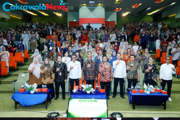 Wamenaker: Mahasiswa Harus Perkuat Kompetensi dan Sertifikasi untuk Hadapi Dunia Kerja