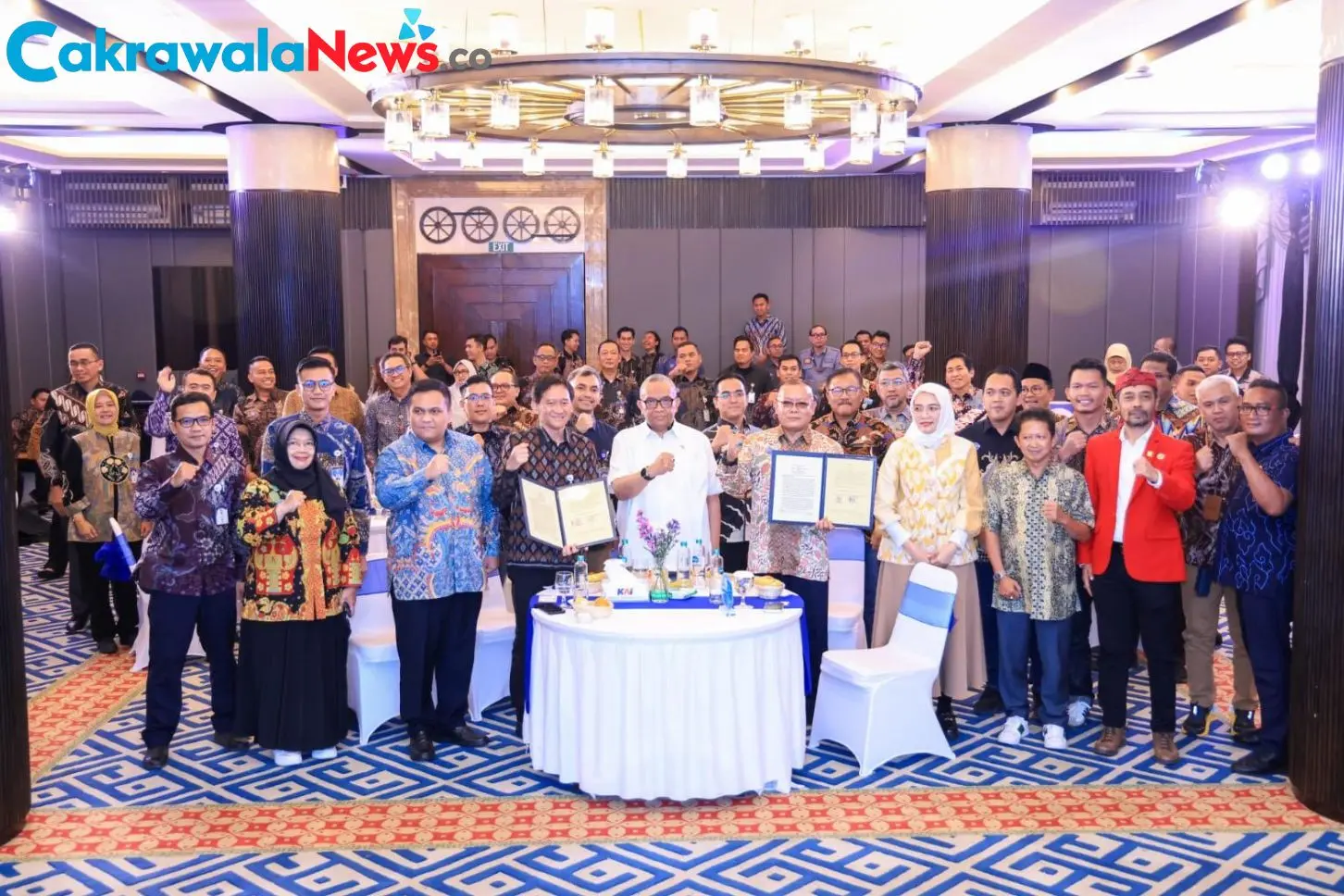 Wamenaker Afriansyah Noor Hadiri Penandatanganan Perjanjian Kerja Bersama PT KAI dan SPKA Periode 2026 2028