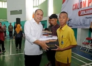 Pemkot Surabaya Beri Bantuan Pendidikan untuk 7.380 Siswa SMA/SMK/MA Sederajat
