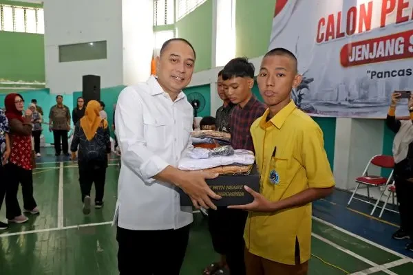 Pemkot Surabaya Beri Bantuan Pendidikan untuk 7.380 Siswa SMA/SMK/MA Sederajat