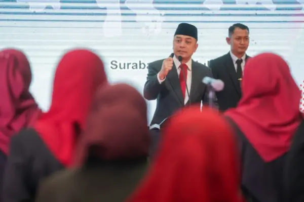 Wali Kota Surabaya Eri Cahyadi saat pelantikan pejabat Pemkot