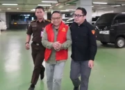 Chairul Anwar Saat digelandang petugas