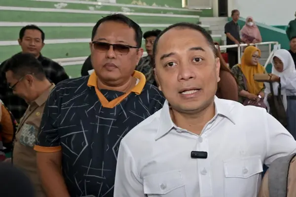 Eri-Cahyadi-Wali-Kota-Surabaya-Bantuan-Pendid