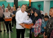 7.380 Pelajar Surabaya Terima Bantuan Pendidikan, Pemkot Siapkan Seragam hingga Biaya Sekolah Swasta