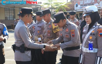 Kapolres Tegal AKBP Bayu Prasetyo Pimpin Apel Pagi dan Berikan Penghargaan kepada Personel Berprestasi