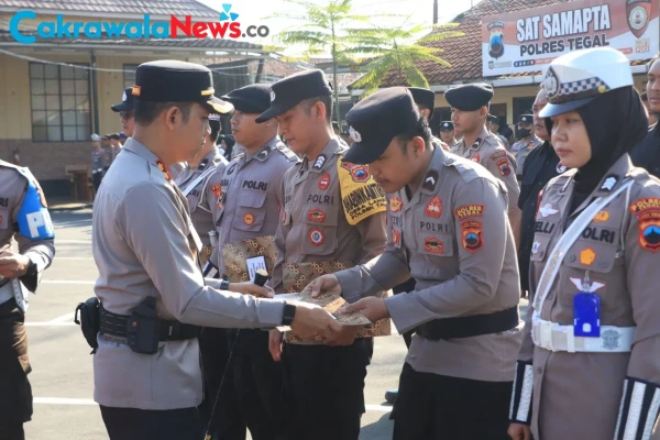 Kapolres Tegal Tekankan Disiplin, Pelayanan Prima, dan Apresiasi Kinerja dalam Apel Pagi Jam Pimpinan