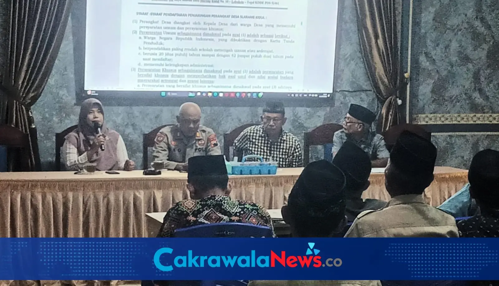 Kapolsek Lebaksiu AKP Eko Darmojo menghadiri dan mengamankan kegiatan sosialisasi penjaringan perangkat Desa Slarang Kidul, Kecamatan Lebaksiu, Kabupaten Tegal,