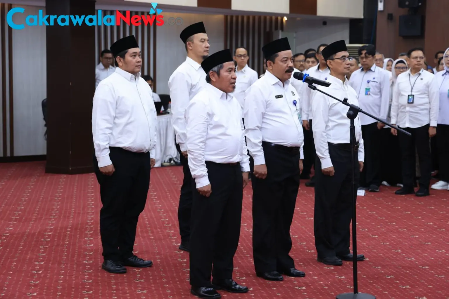 Menaker Yassierli Lantik Pejabat Baru dan Minta Berikan Kinerja Terbaik Bagi Masyarakat
