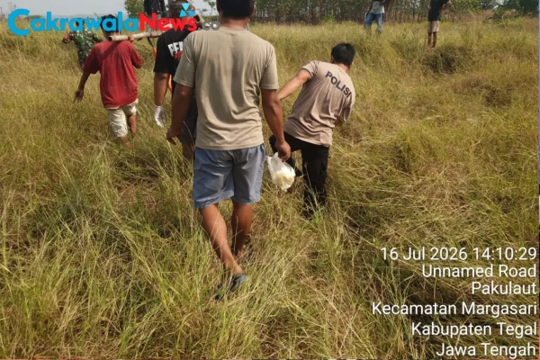 Polri Gerak Cepat Evakuasi Lansia yang Ditemukan Meninggal di Area Persawahan Margasari 
