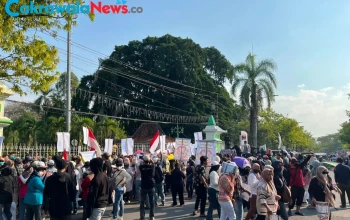 Polres-Tegal-mengamankan-aksi-damai-Forum-Masyarakat-Tegal-Bersatu-di-Alun-alun-Hanggawana-Slawi-dengan-pendekatan-humanis-profesional-untuk-menjaga-kegiatan-berjalan-aman-tertib-dan-kondusif